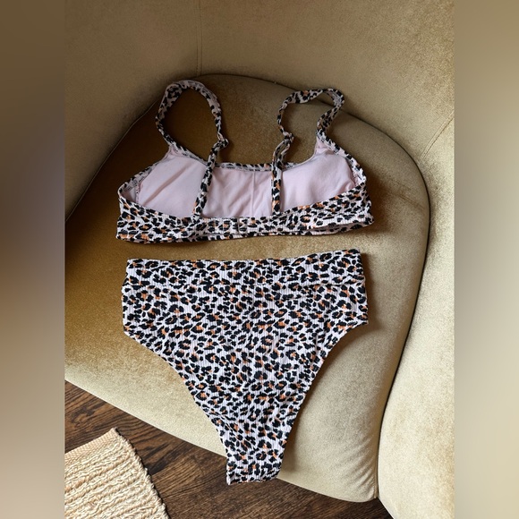 Xhilaration Two Piece Bikini, top M (fits 34A/B), bottom XS (fits size 0/2) - Picture 2 of 6